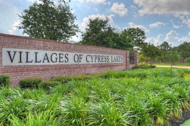 view of community / neighborhood sign