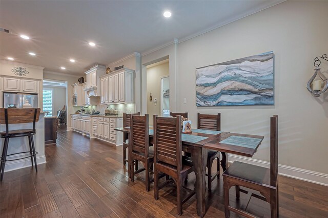 dining space featuring visible vents, baseboards, dark wood-type flooring, crown molding, and recessed lighting