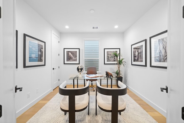 dining space with light wood-style floors, recessed lighting, visible vents, and baseboards