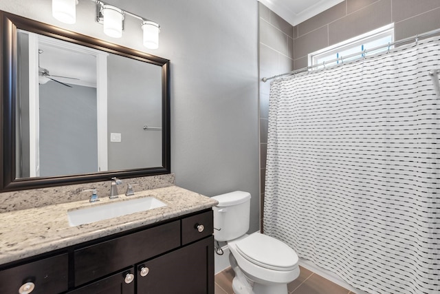 bathroom with ceiling fan, toilet, a shower with shower curtain, vanity, and crown molding