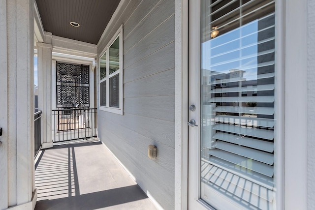 balcony featuring covered porch