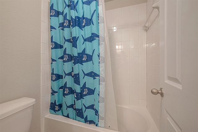 full bath featuring toilet, a textured wall, and shower / tub combo with curtain