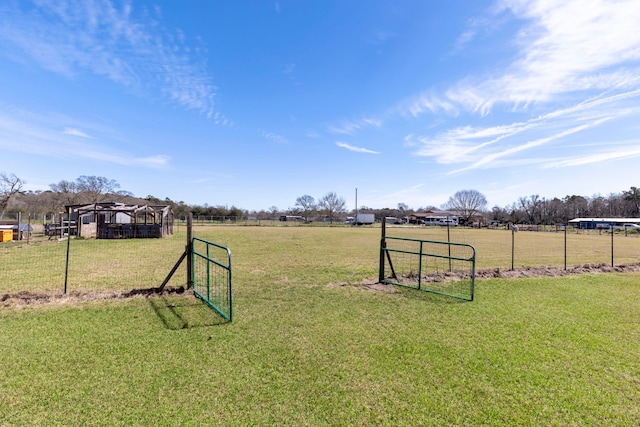 view of yard featuring a rural view