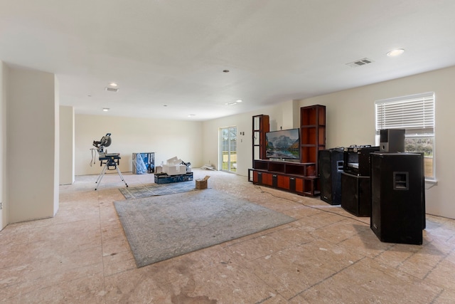 2464 N Walker Rd, Cleveland, TX 77328 - living area featuring recessed lighting