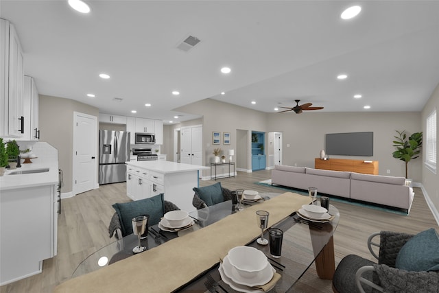 dining room featuring ceiling fan, recessed lighting, visible vents, baseboards, and light wood-type flooring