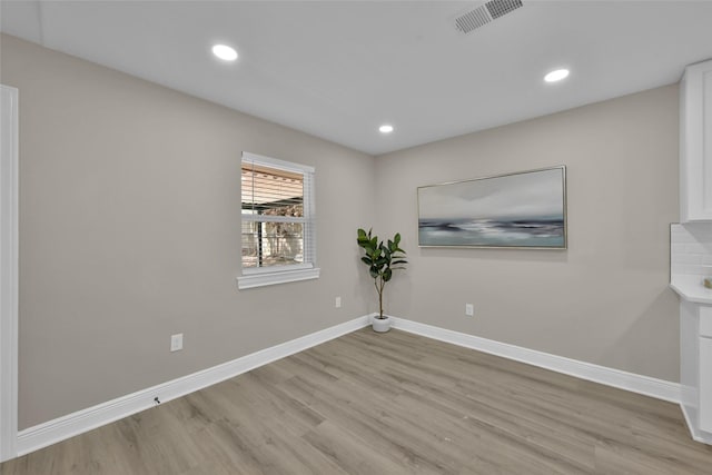 spare room featuring visible vents, recessed lighting, light wood-style flooring, and baseboards