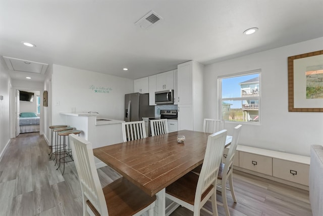 dining room with light wood-type flooring, visible vents, baseboards, and recessed lighting