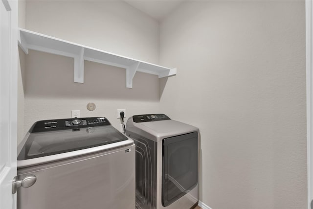 laundry area with laundry area and washing machine and clothes dryer