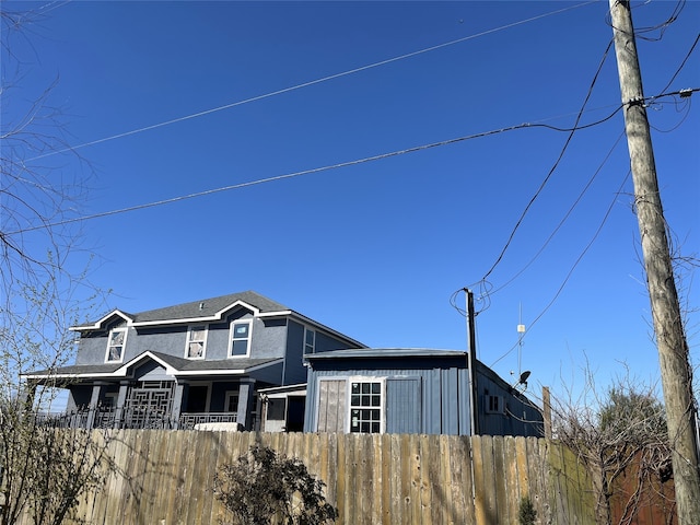 view of front of home featuring fence