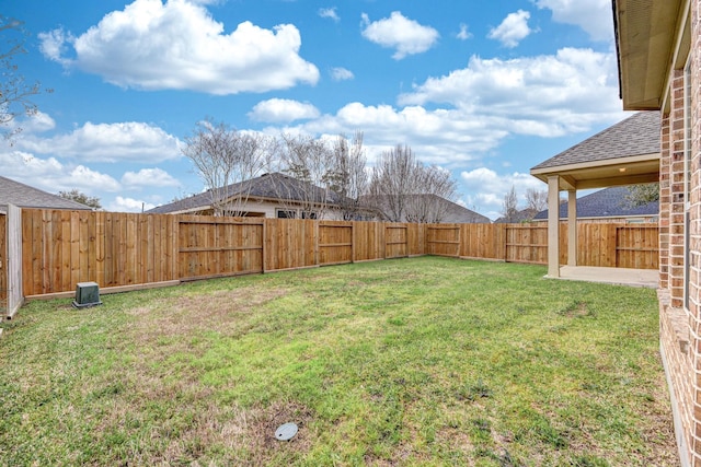 view of yard featuring a fenced backyard