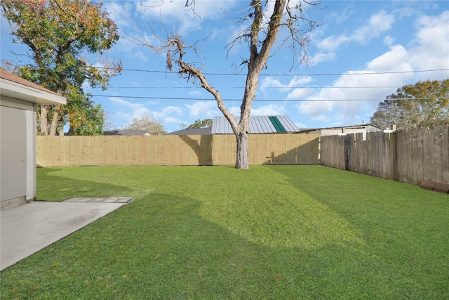 view of yard featuring a fenced backyard