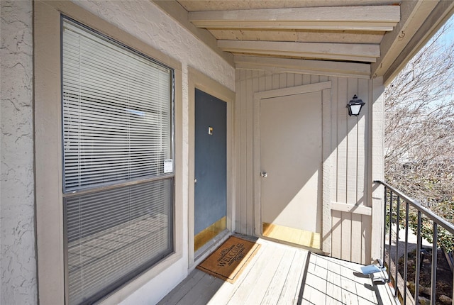 entrance to property featuring a balcony