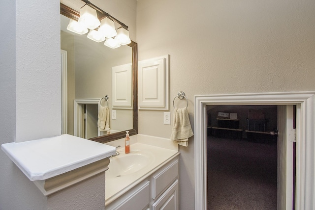 bathroom with a notable chandelier and vanity