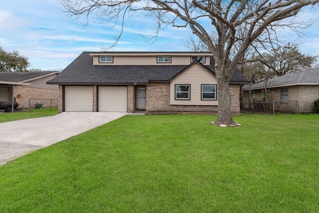 view of front of property featuring fence, a front lawn, and brick siding