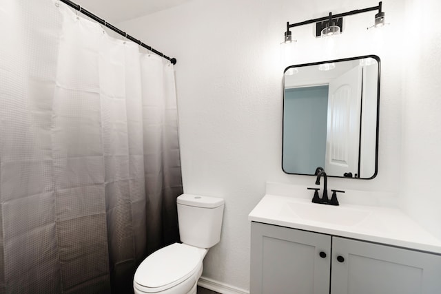 full bathroom with curtained shower, vanity, and toilet