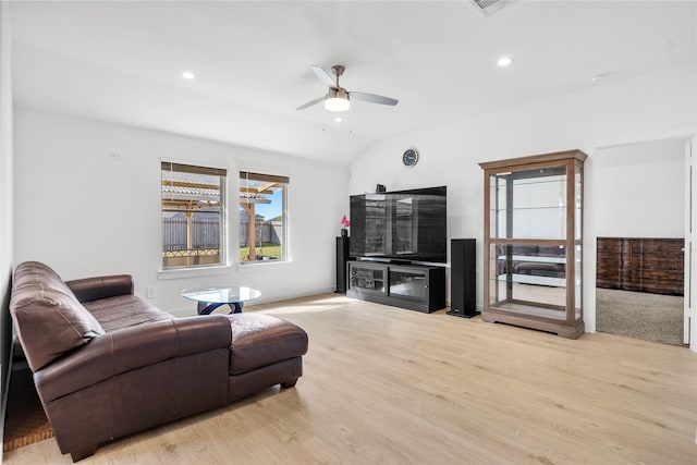 living area featuring light wood-style floors, vaulted ceiling, a ceiling fan, and recessed lighting