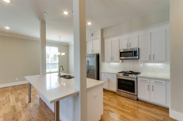 kitchen with stainless steel appliances, light wood-style floors, a sink, and decorative backsplash