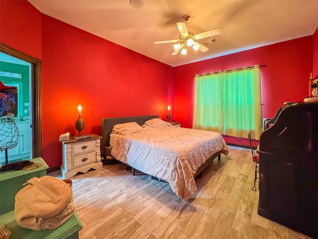 bedroom with light wood-style flooring, visible vents, and a ceiling fan