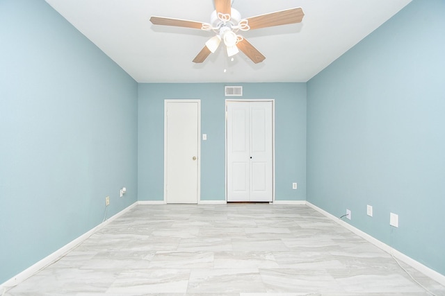 unfurnished bedroom featuring ceiling fan, a closet, visible vents, and baseboards