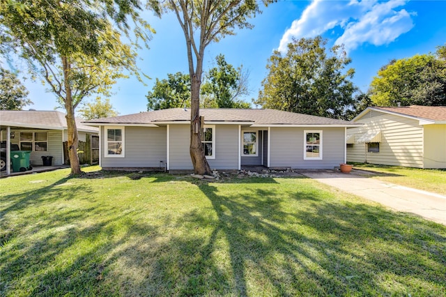 single story home with a front lawn