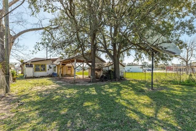 view of yard featuring fence and an outbuilding