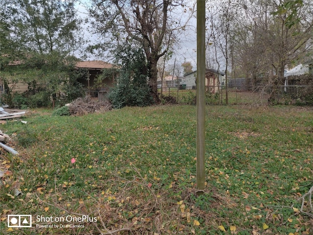 view of yard featuring fence