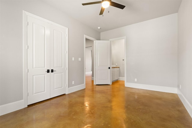 unfurnished bedroom featuring ceiling fan, a closet, baseboards, and concrete flooring