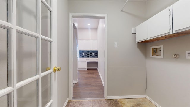 laundry room with baseboards, cabinet space, and washer hookup