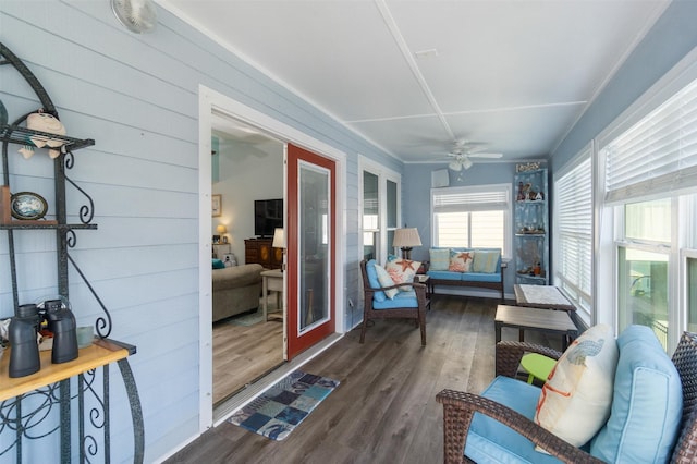 sunroom with ceiling fan