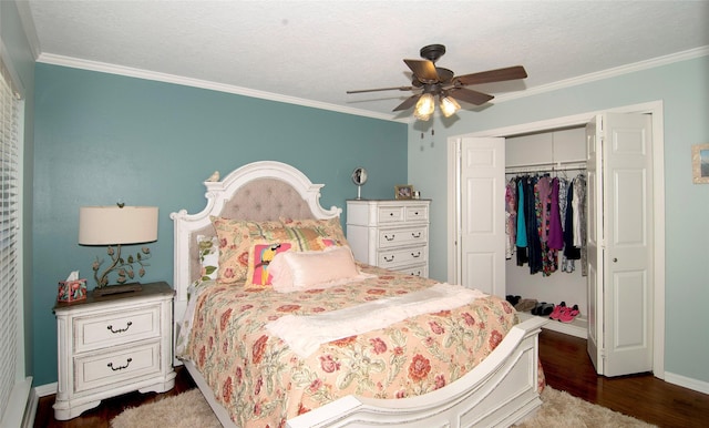 40 Driving Range Ln, Trinity, TX 75862 - bedroom with ceiling fan, wood finished floors, baseboards, a closet, and crown molding