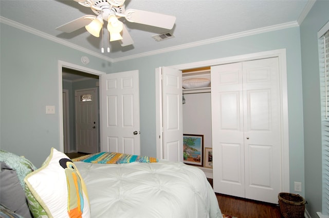 40 Driving Range Ln, Trinity, TX 75862 - bedroom featuring ceiling fan, visible vents, a closet, dark wood finished floors, and crown molding