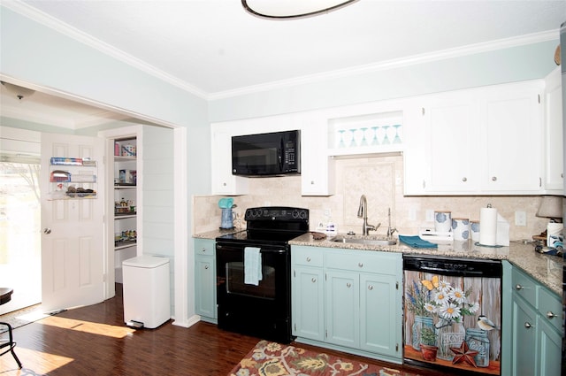 40 Driving Range Ln, Trinity, TX 75862 - kitchen with decorative backsplash, dark wood finished floors, blue cabinets, black appliances, and a sink