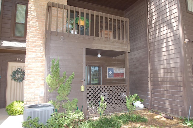 property entrance featuring cooling unit and a balcony