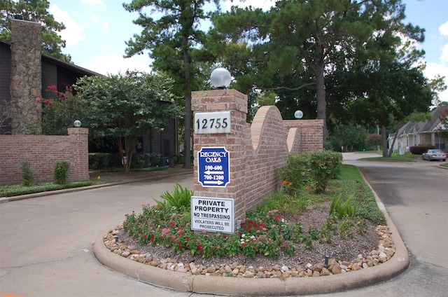 view of community / neighborhood sign