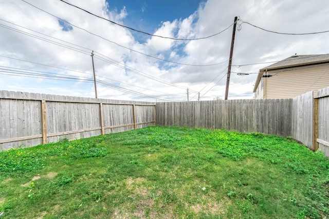 view of yard featuring a fenced backyard