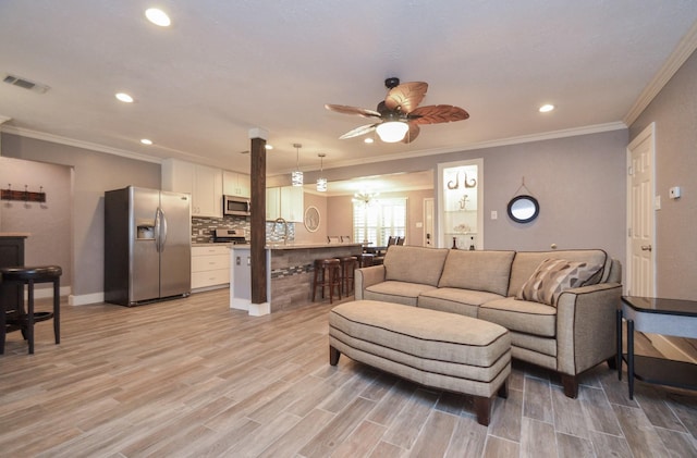 living room with visible vents, a ceiling fan, recessed lighting, light wood-style floors, and baseboards