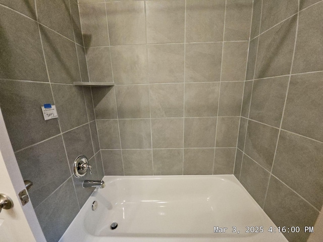 full bath with tub / shower combination