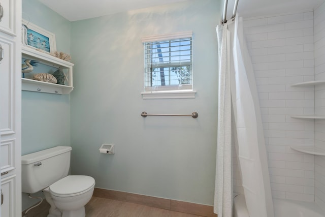 full bath featuring shower / bathtub combination with curtain, baseboards, toilet, and wood finished floors