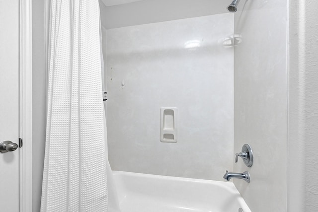 full bath with shower / bath combo with shower curtain