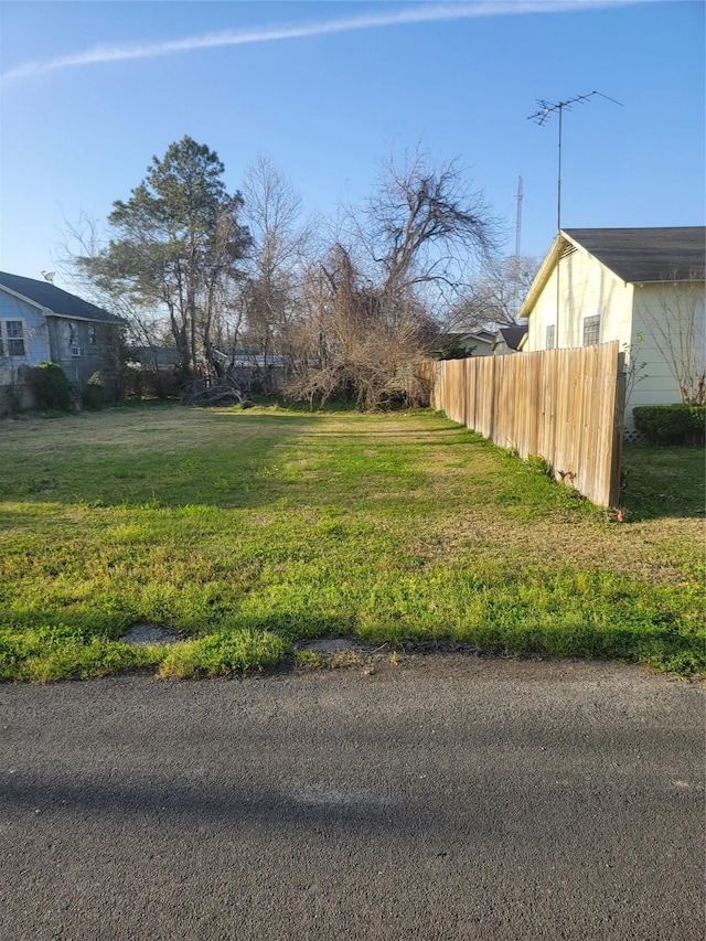 Listing photo 2 for 504 Miriam St, Baytown TX 77520