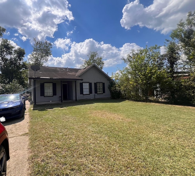 view of front of house with a front lawn