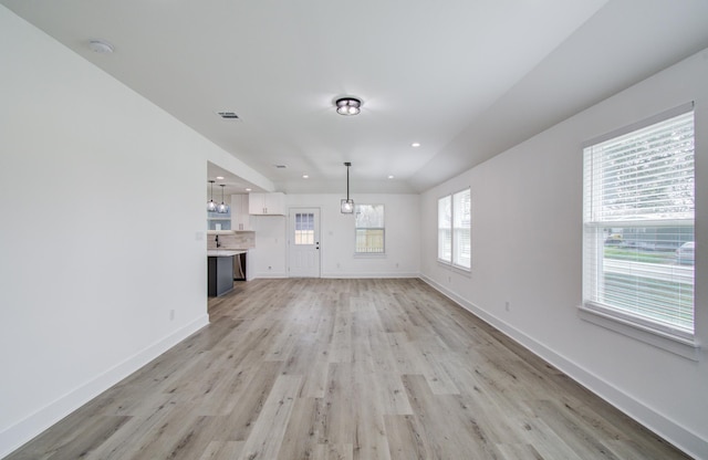 unfurnished living room featuring light wood-style floors, recessed lighting, visible vents, and baseboards