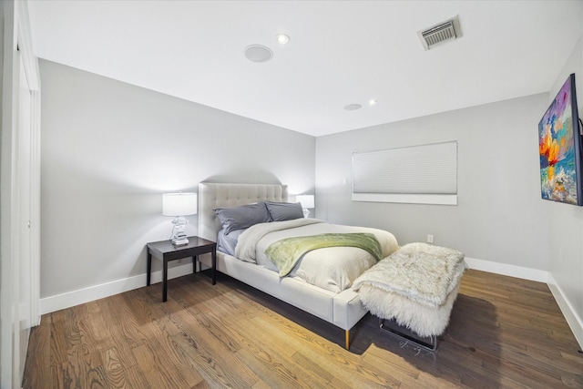 bedroom featuring recessed lighting, visible vents, baseboards, and wood finished floors