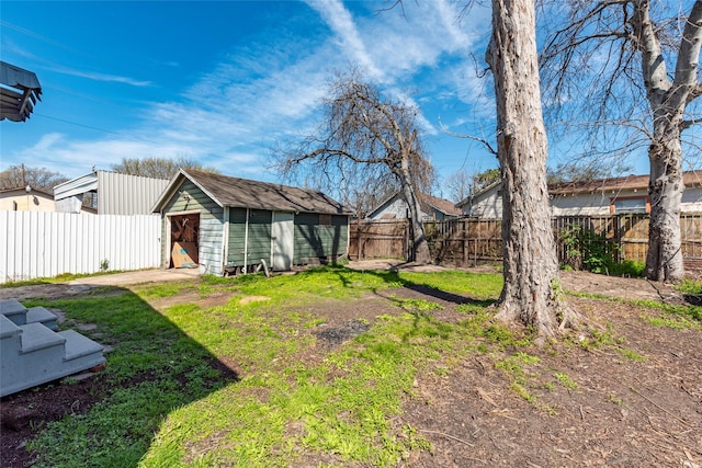 view of yard featuring a fenced backyard, an outdoor structure, and a shed