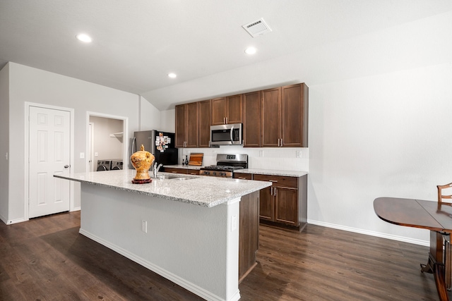 kitchen with stainless steel appliances, dark wood-style flooring, a sink, and visible vents