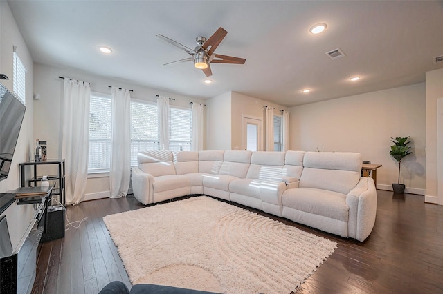living area featuring ceiling fan, dark wood finished floors, baseboards, visible vents, and recessed lighting
