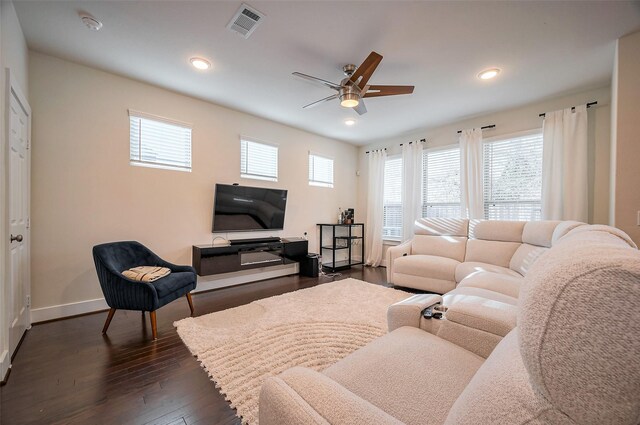 living area with ceiling fan, baseboards, dark wood-type flooring, visible vents, and recessed lighting