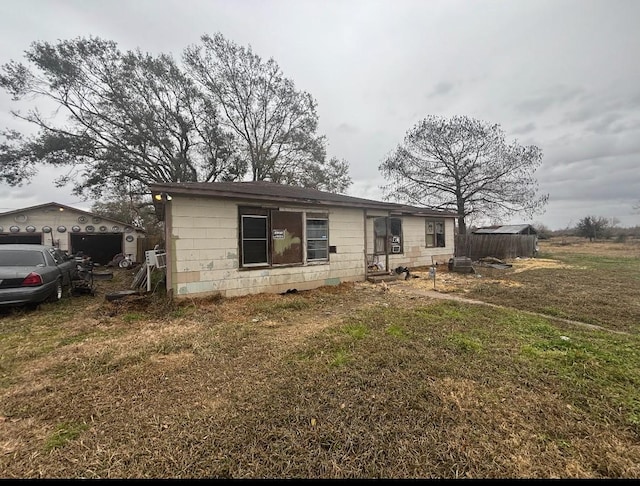 view of front of house with a front yard