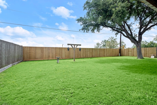 view of yard featuring a fenced backyard