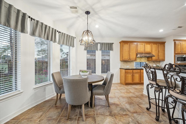 dining room with visible vents, recessed lighting, baseboards, and an inviting chandelier